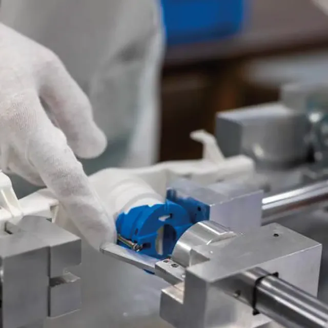 Plastic assembly unit