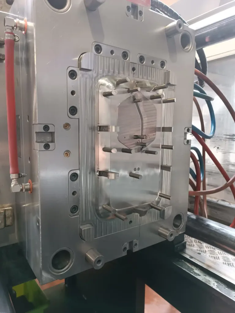 Injection plastic moule